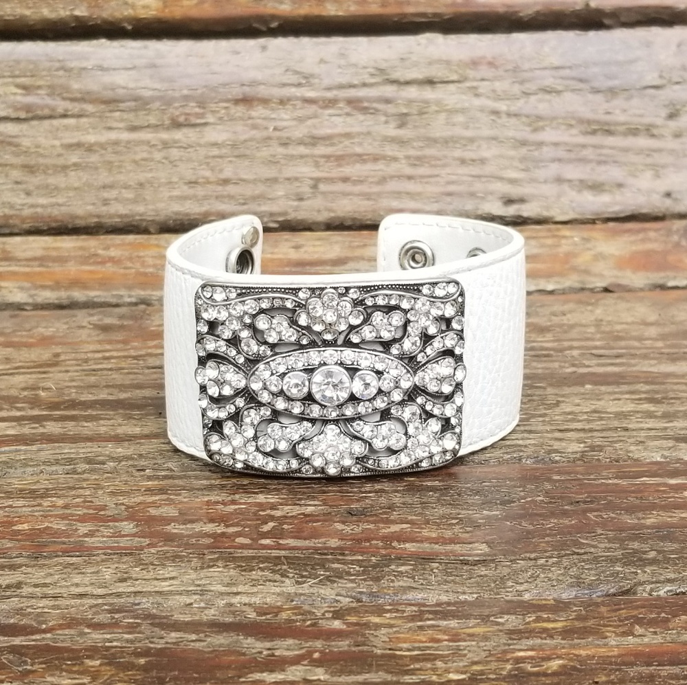 "Buckle" store leather bling bracelet